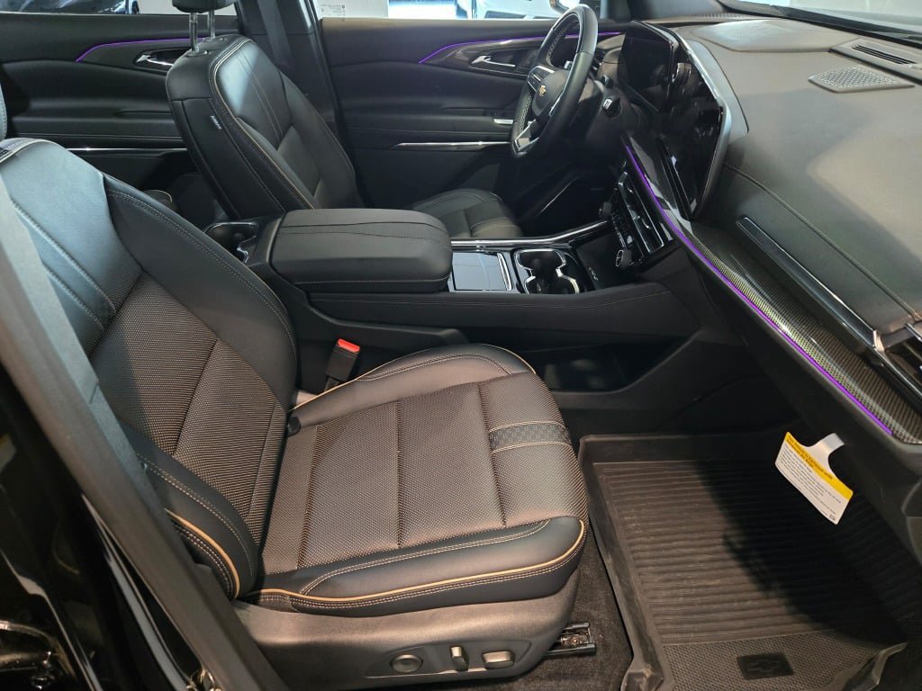 Used 2026 Chevrolet Traverse High Country w/ LPO, Floor Liner Package AWD/4WD image 6
