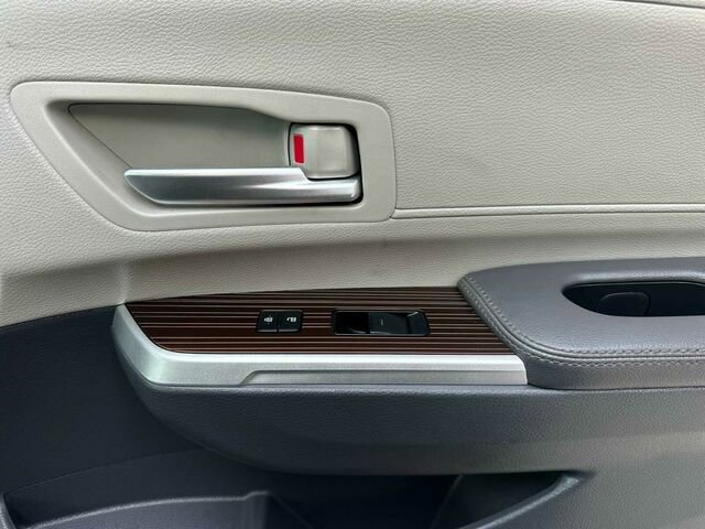 Used 2022 Toyota Sienna XLE image 21