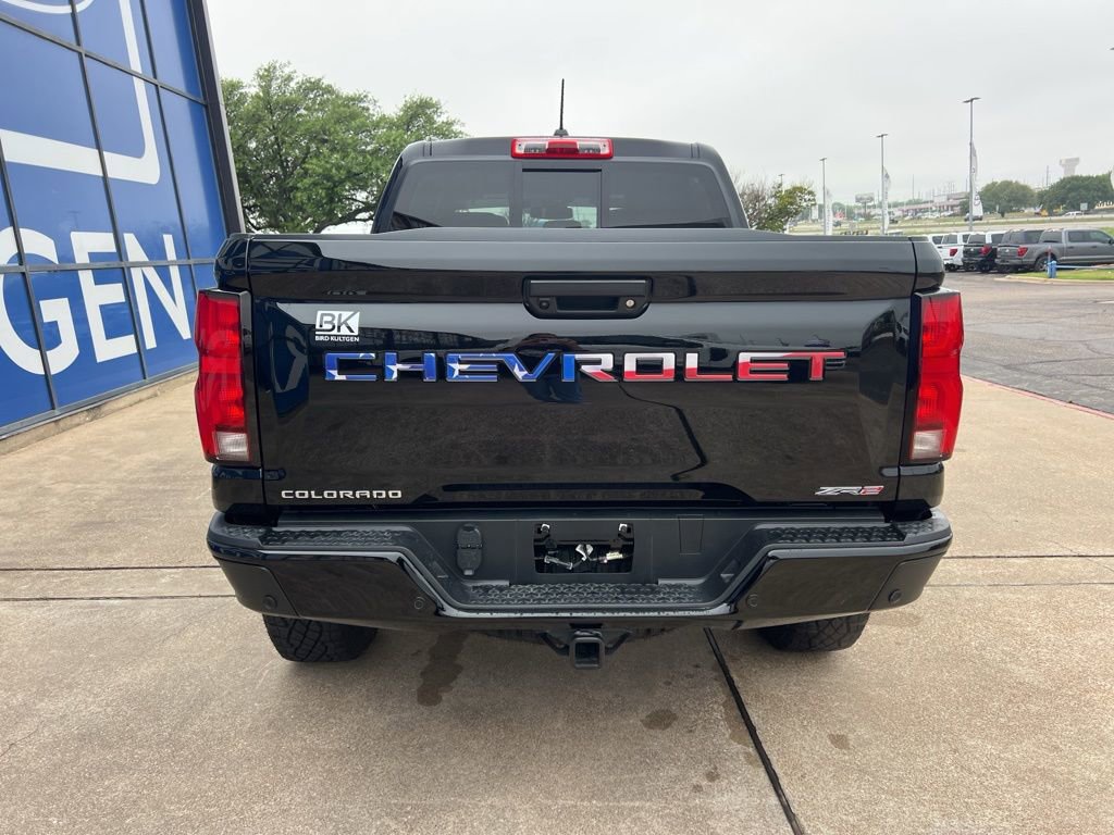 Used 2025 Chevrolet Colorado ZR2 w/ Technology Package AWD/4WD image 7