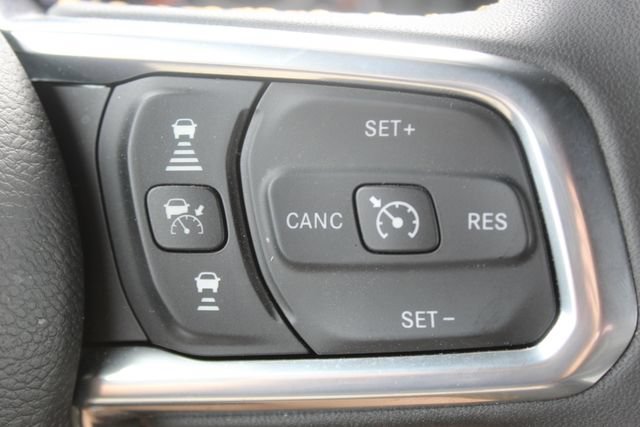 Used 2024 Jeep Wrangler Unlimited Sahara w/ Technology Group AWD/4WD image 16
