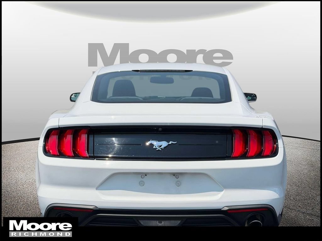 Used 2018 Ford Mustang Coupe RWD image 4