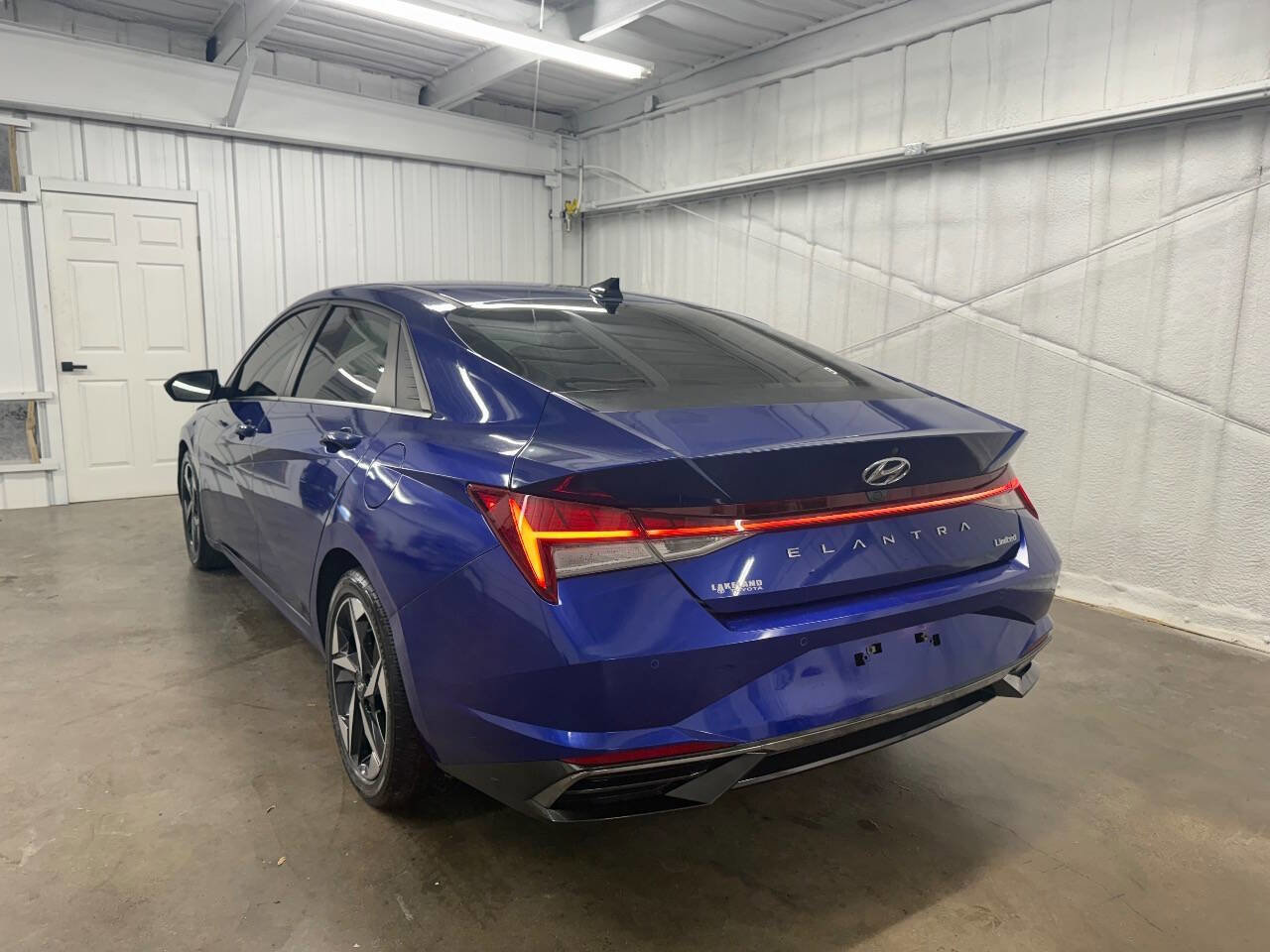 Used 2021 Hyundai Elantra Limited image 10