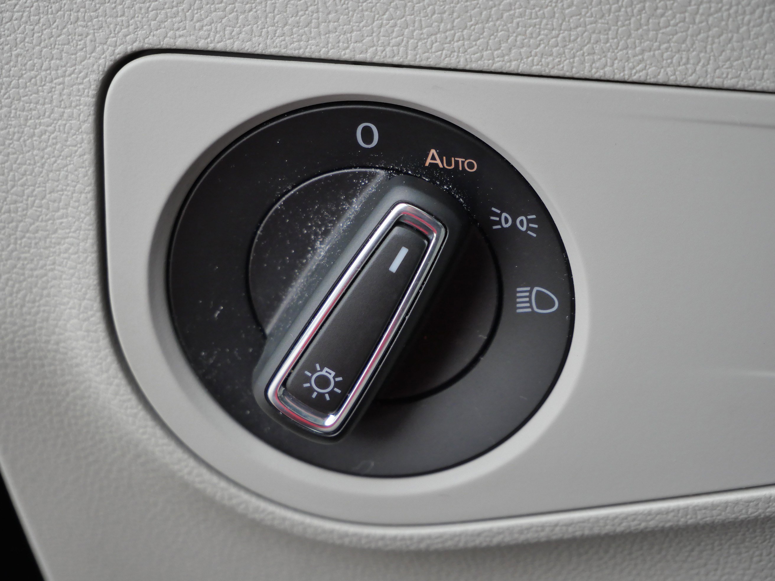 Certified 2023 Volkswagen Tiguan SE R-Line image 21