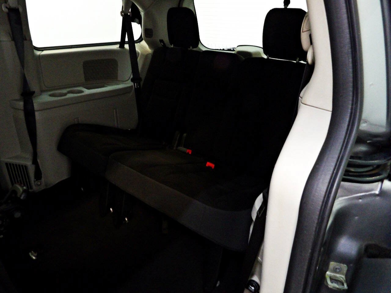 Used 2018 Dodge Grand Caravan SE FWD image 10