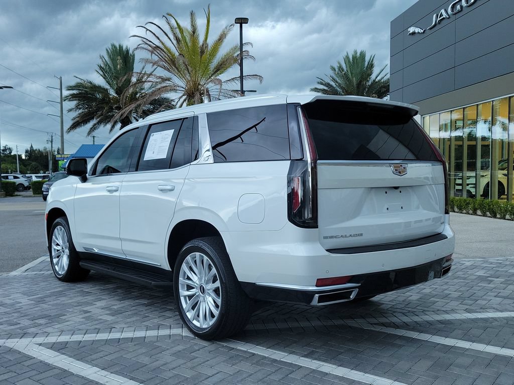 Used 2024 Cadillac Escalade Luxury RWD image 3