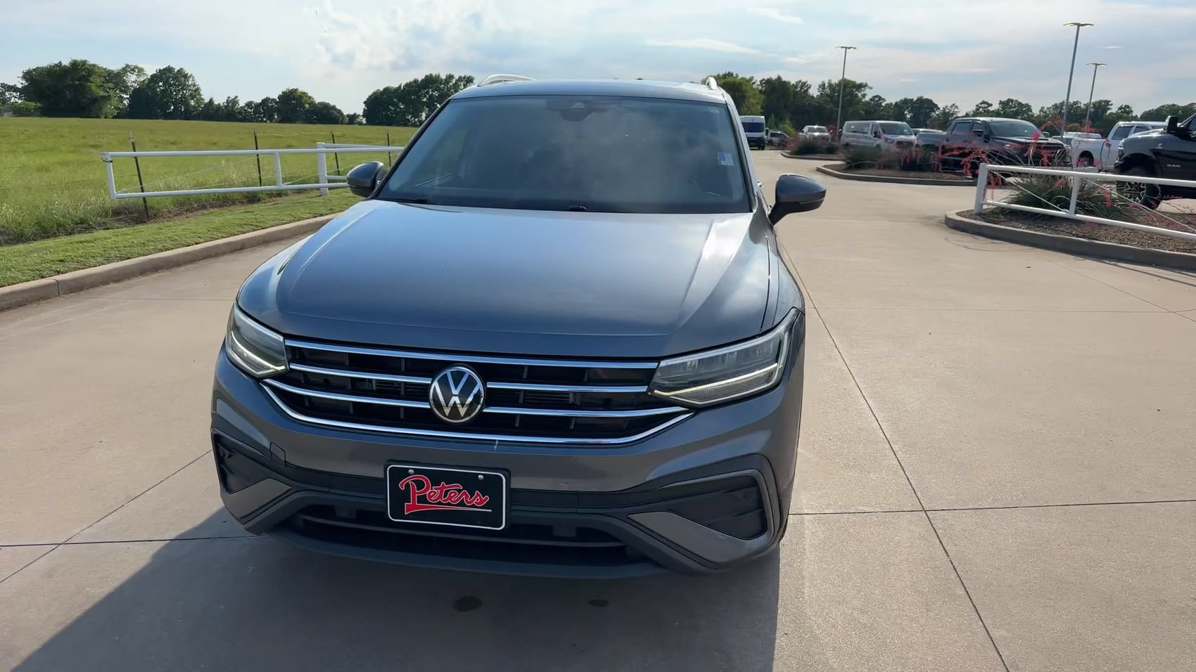 Used 2023 Volkswagen Tiguan SE FWD image 4
