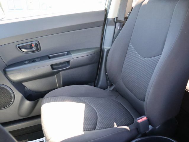 Used 2012 Kia Soul FWD image 21