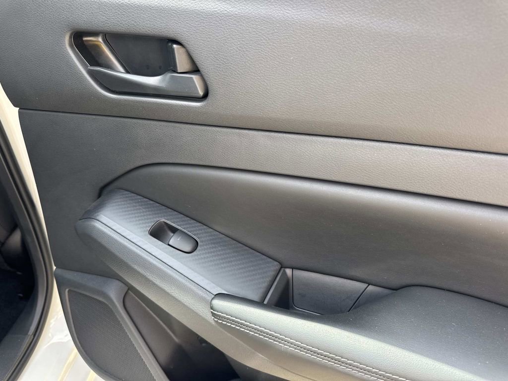 Used 2025 Nissan Altima 2.5 SV FWD image 21