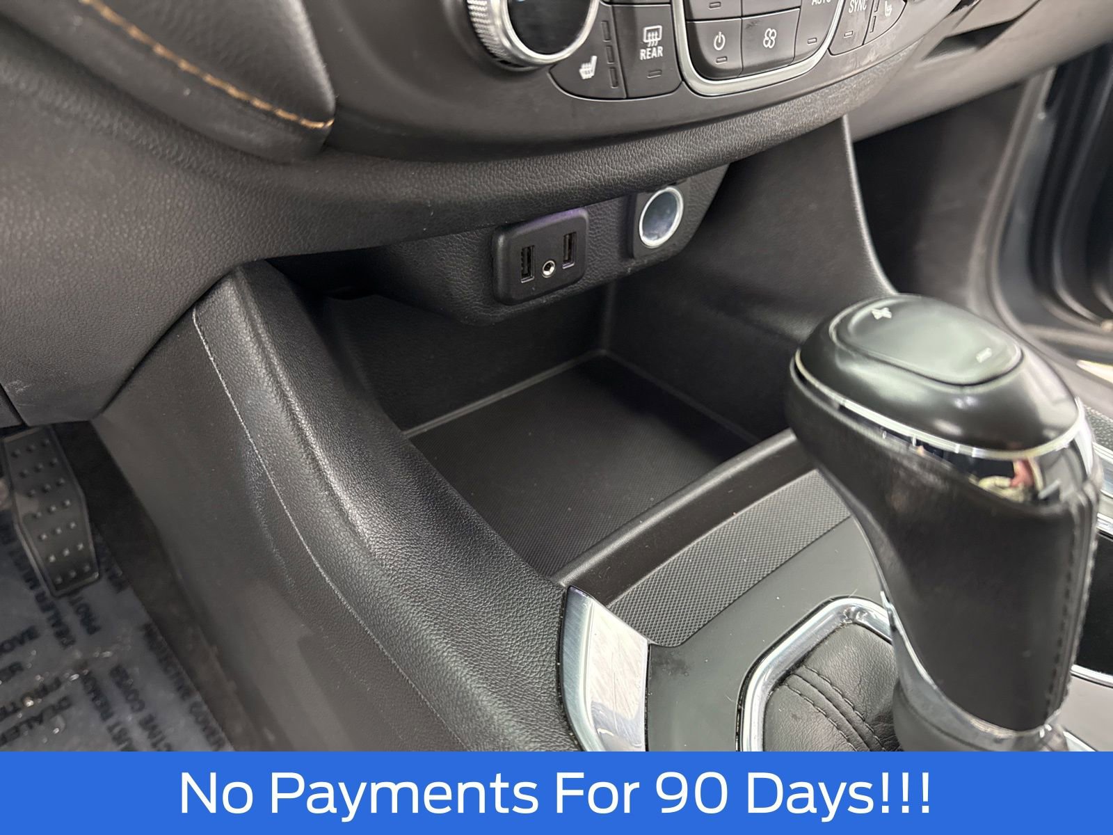 Used 2020 Chevrolet Traverse LT image 18