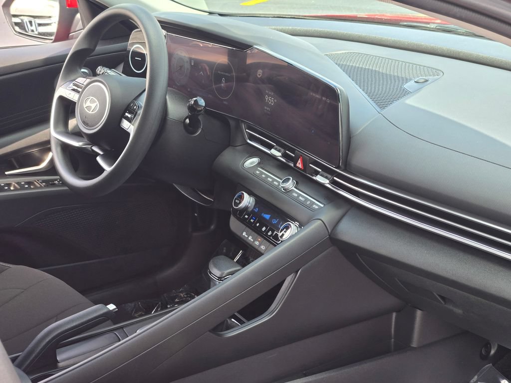 Used 2024 Hyundai Elantra SEL FWD image 11