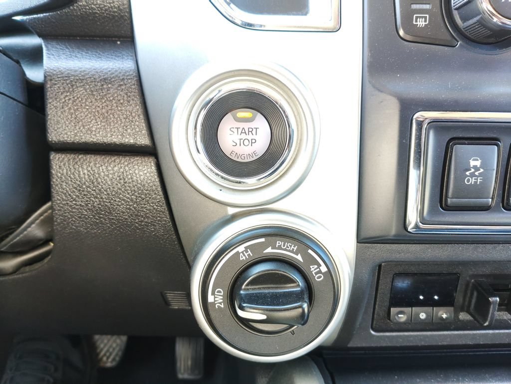 Used 2017 Nissan Titan SV AWD/4WD image 31