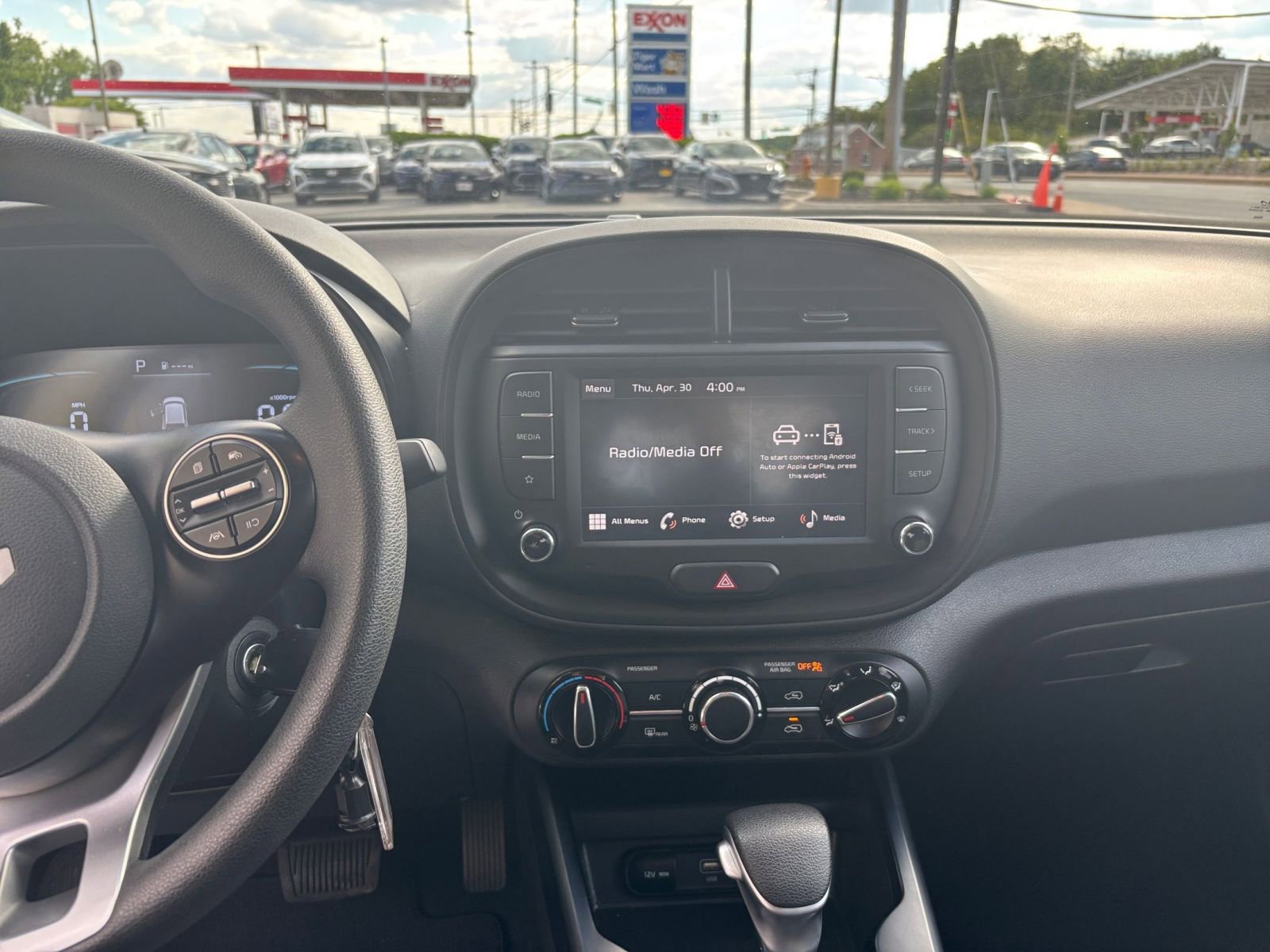 Used 2025 Kia Soul LX w/ LX Technology Package FWD image 17