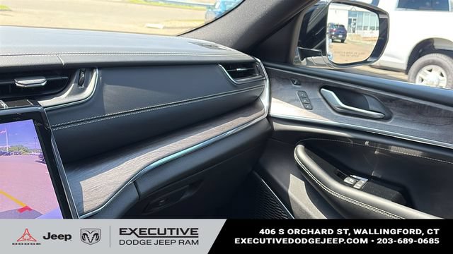 Used 2023 Jeep Grand Cherokee Overland w/ Luxury Tech Group IV AWD/4WD image 21