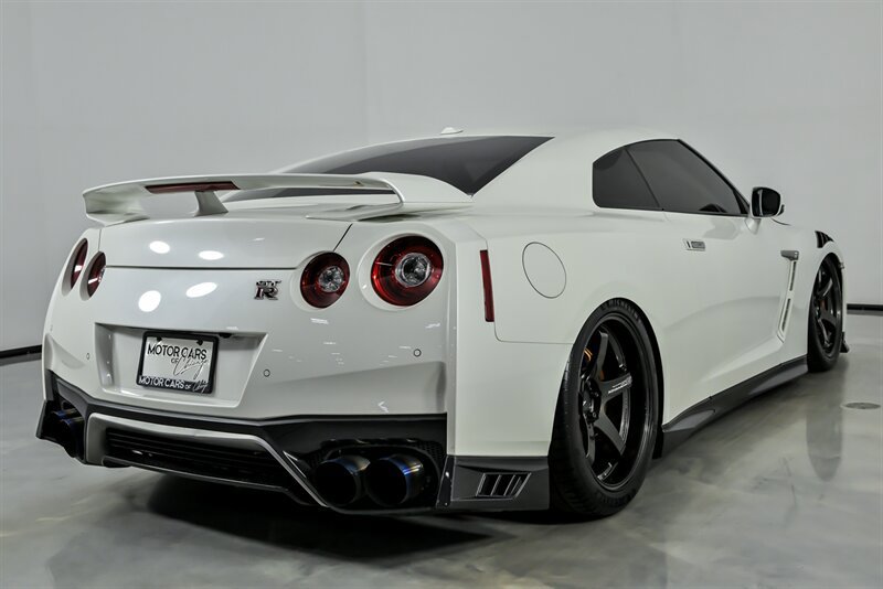 Used 2019 Nissan GT-R Premium w/ Premium Interior Package AWD/4WD image 13