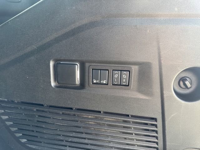 Used 2024 GMC Yukon Denali RWD image 27