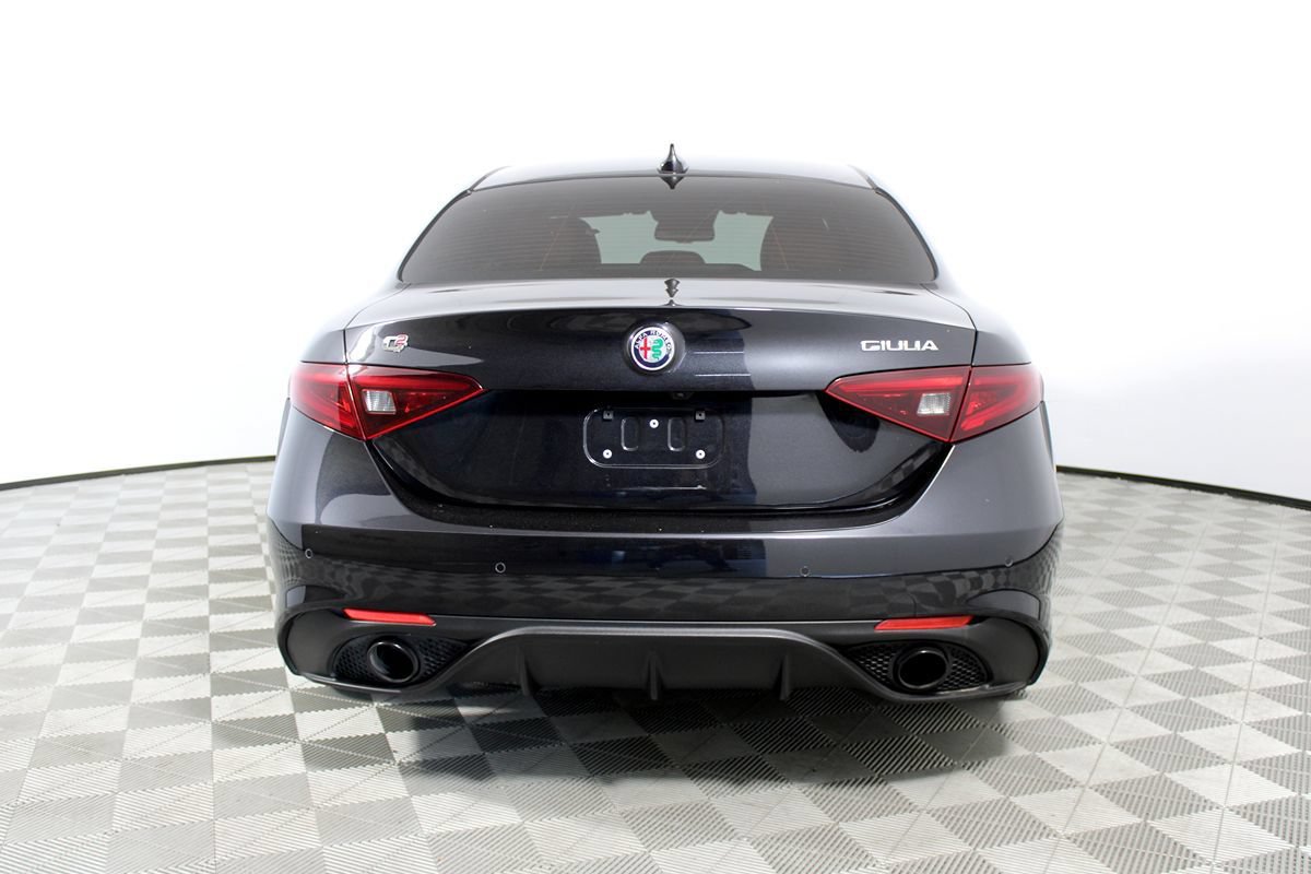 Used 2023 Alfa Romeo Giulia Veloce RWD image 42