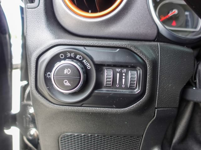 Used 2020 Jeep Gladiator Mojave w/ Cold Weather Group AWD/4WD image 18