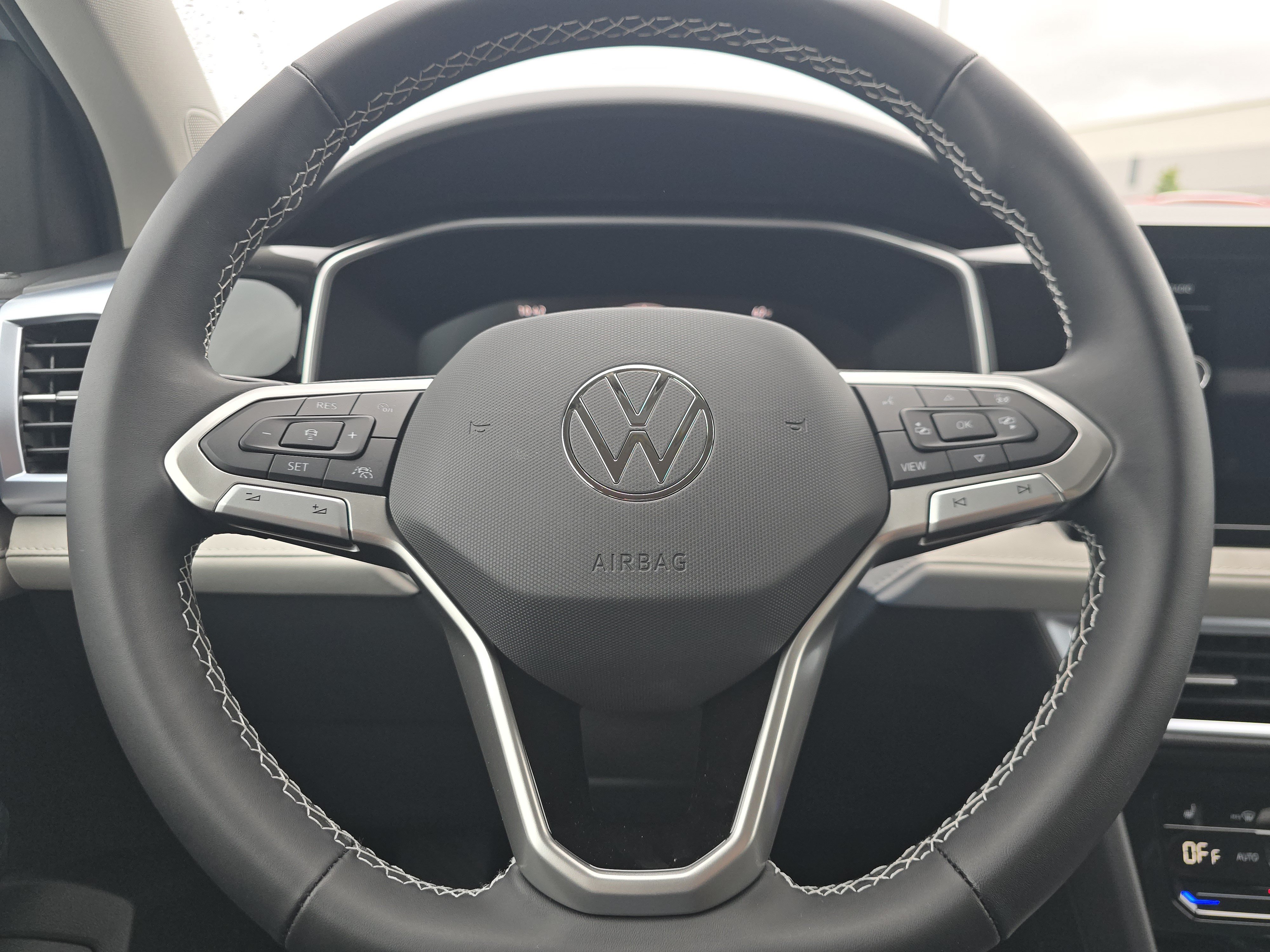 New 2027 Volkswagen Taos SE FWD image 20
