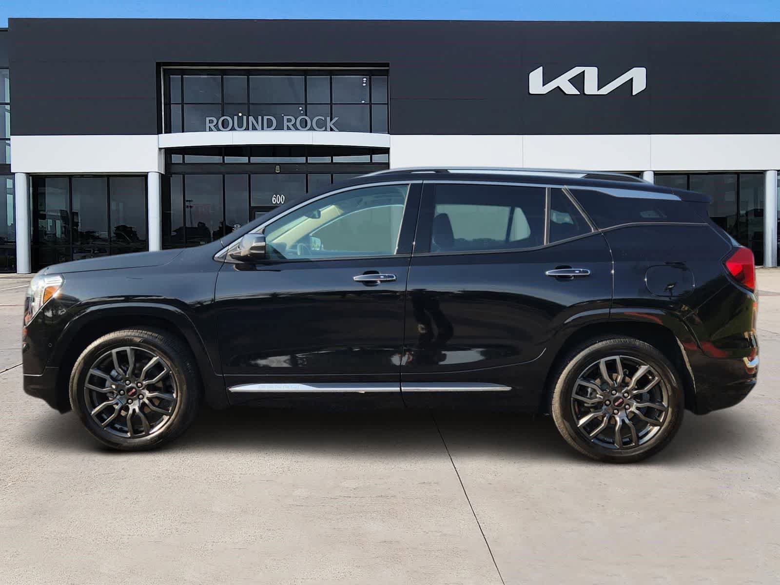 Used 2023 GMC Terrain Denali w/ Black Diamond Edition AWD/4WD image 4