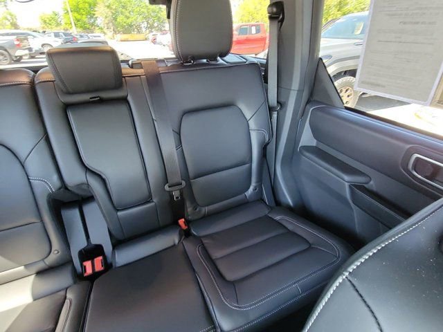 Used 2025 Ford Bronco Outer Banks AWD/4WD image 6