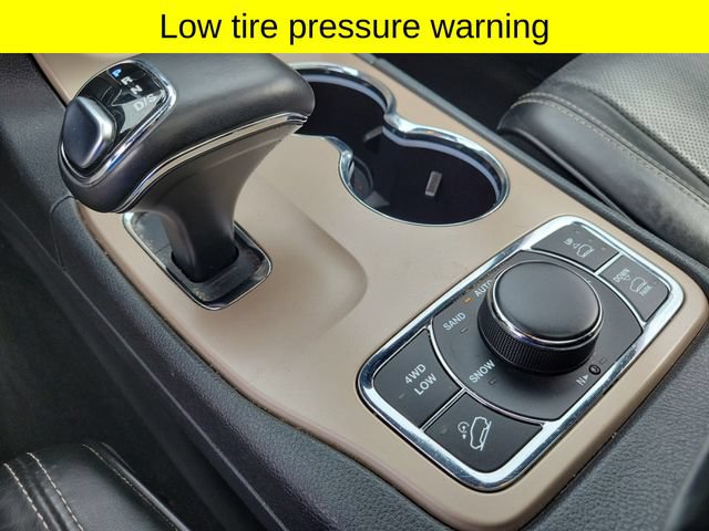 Used 2014 Jeep Grand Cherokee Overland w/ Advanced Technology Group AWD/4WD image 32