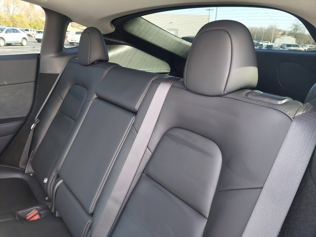 Used 2025 Tesla Model Y Long Range image 32
