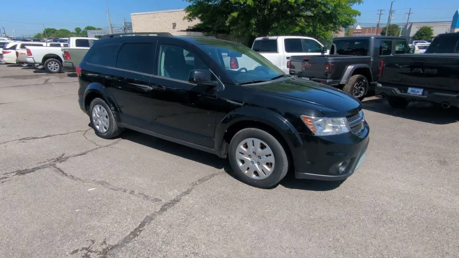 Used 2019 Dodge Journey SE FWD image 2