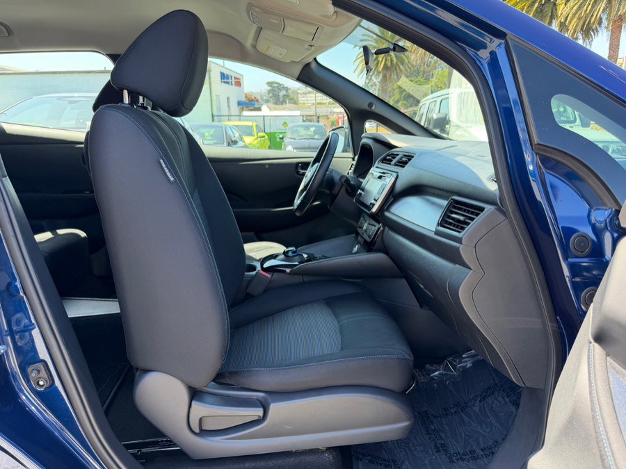 Used 2018 Nissan Leaf SV w/ Protection Package FWD image 34