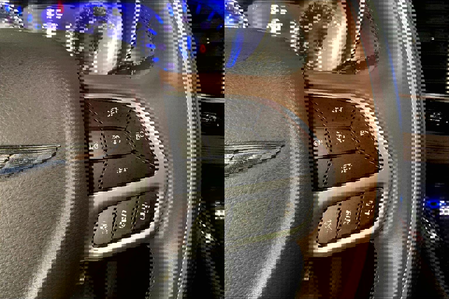 Used 2017 Chrysler Pacifica Limited image 19