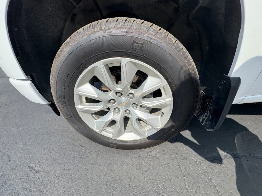 Used 2023 Chevrolet Silverado 1500 Custom image 18