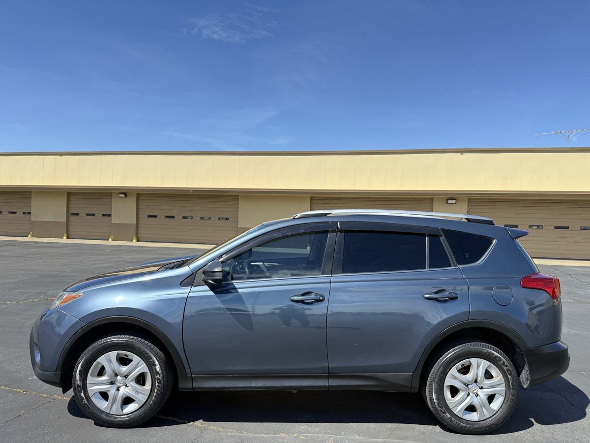 Used 2013 Toyota RAV4 LE FWD image 4