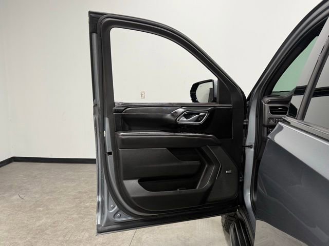Used 2022 Chevrolet Suburban RST w/ Luxury Package AWD/4WD image 13