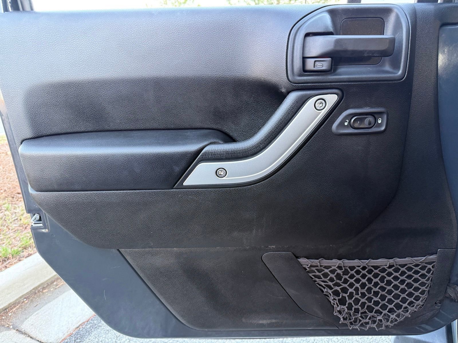 Used 2016 Jeep Wrangler Unlimited Sahara w/ Connectivity Group image 40