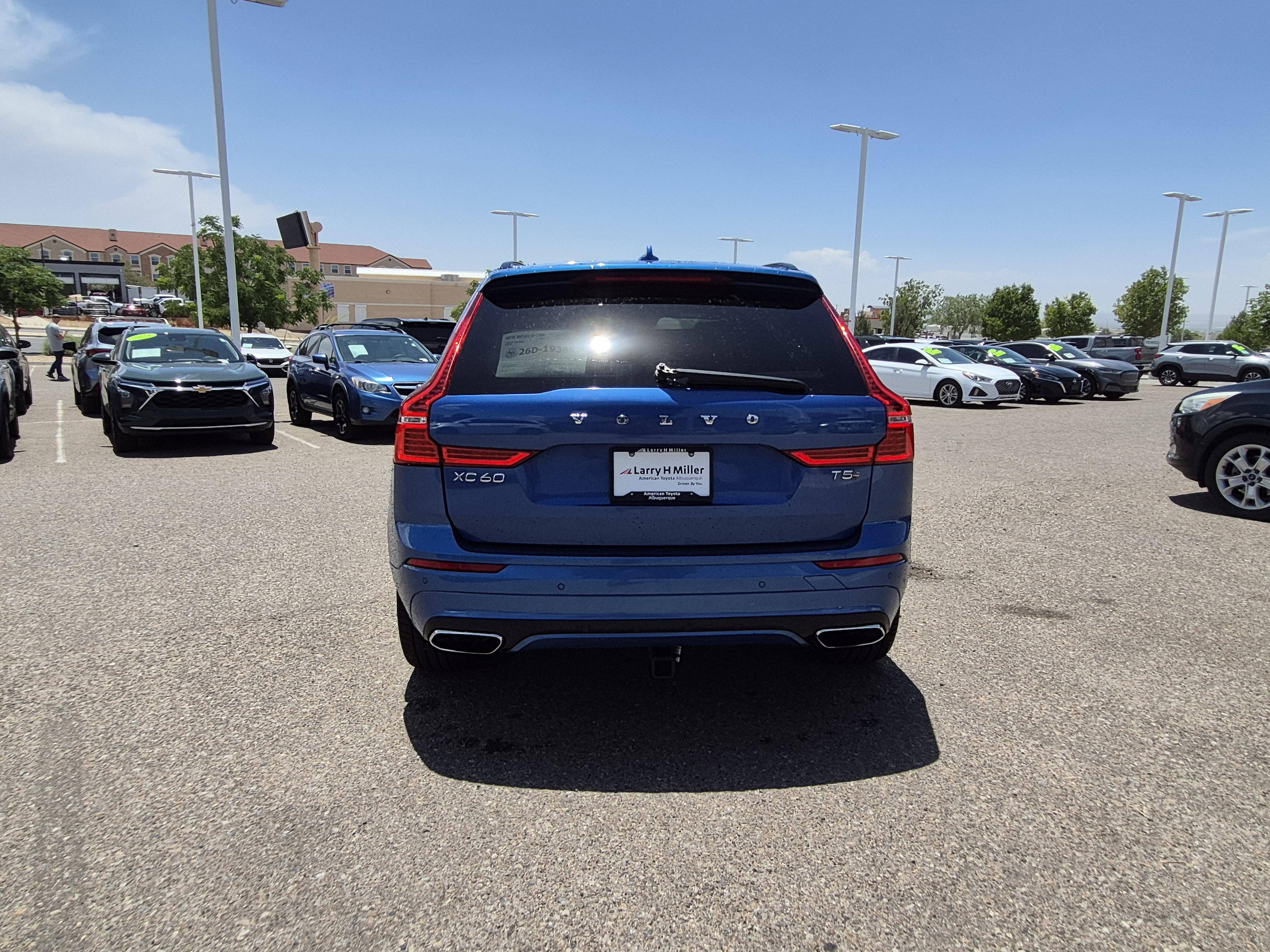 Used 2021 Volvo XC60 T5 R-Design AWD/4WD image 4