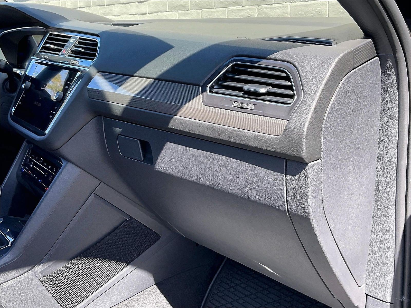 Certified 2023 Volkswagen Tiguan SE R-Line FWD image 16