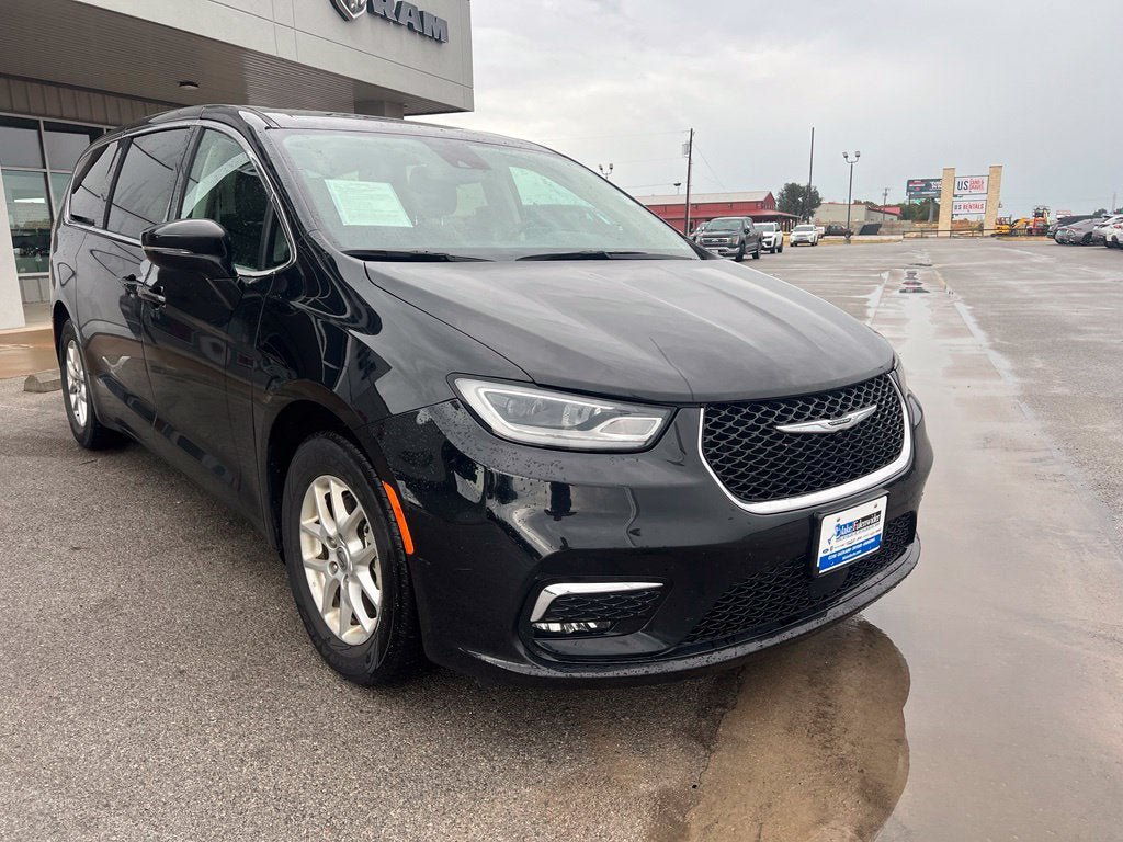 Used 2024 Chrysler Pacifica Touring-L FWD image 8