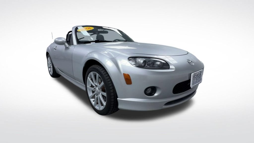 Used 2006 MAZDA MX-5 Miata Grand Touring w/ Premium Pkg RWD image 2