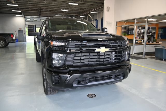 New 2026 Chevrolet Silverado 2500 Custom w/ Custom Value Package AWD/4WD image 3