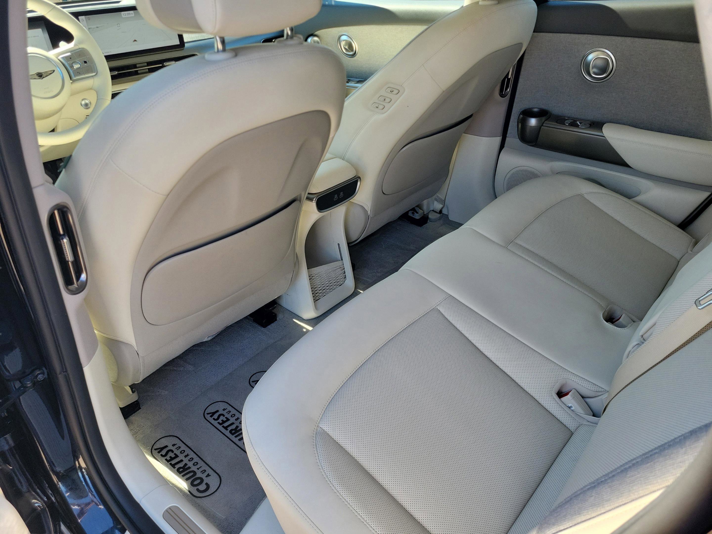 Used 2024 Genesis GV60 RWD image 16