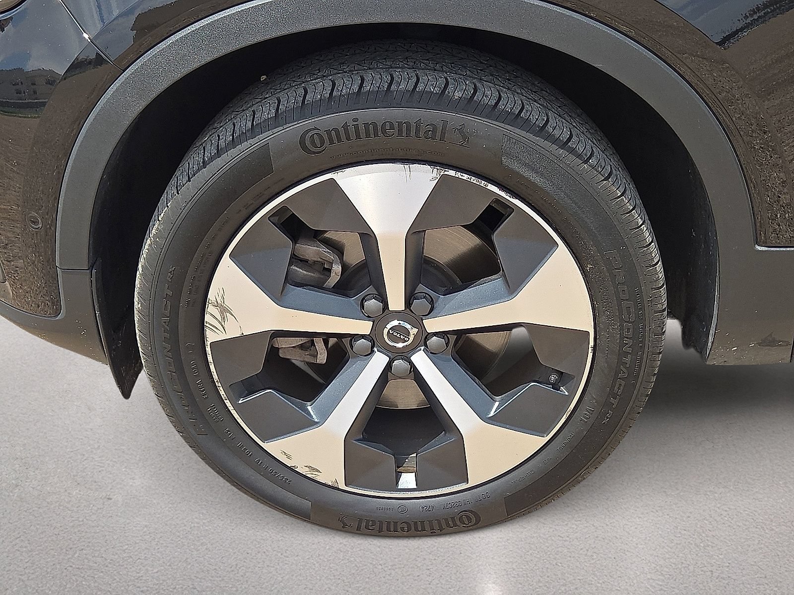 Used 2024 Volvo XC40 B5 Plus AWD/4WD image 10