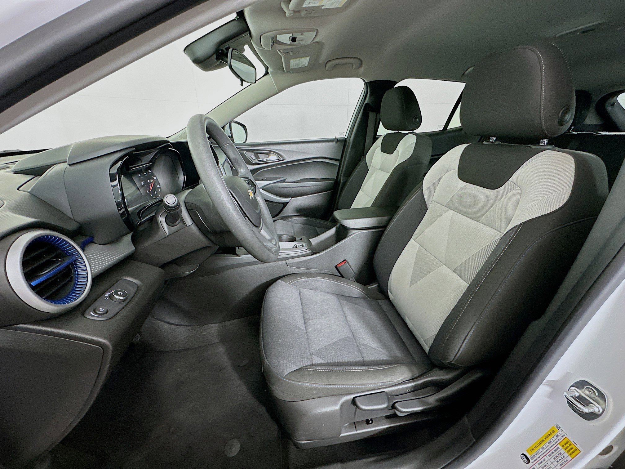 Used 2024 Chevrolet Trax LS w/ LS Convenience Package image 13