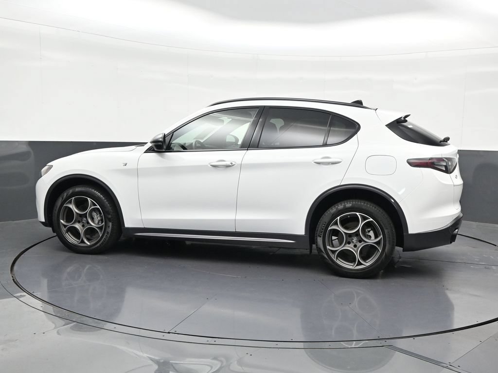 Used 2024 Alfa Romeo Stelvio Ti AWD/4WD image 2