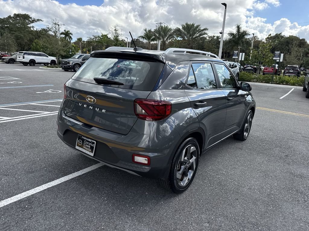 Used 2024 Hyundai Venue Limited image 4
