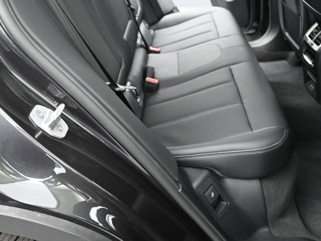 Used 2025 BMW X4 xDrive30i image 14