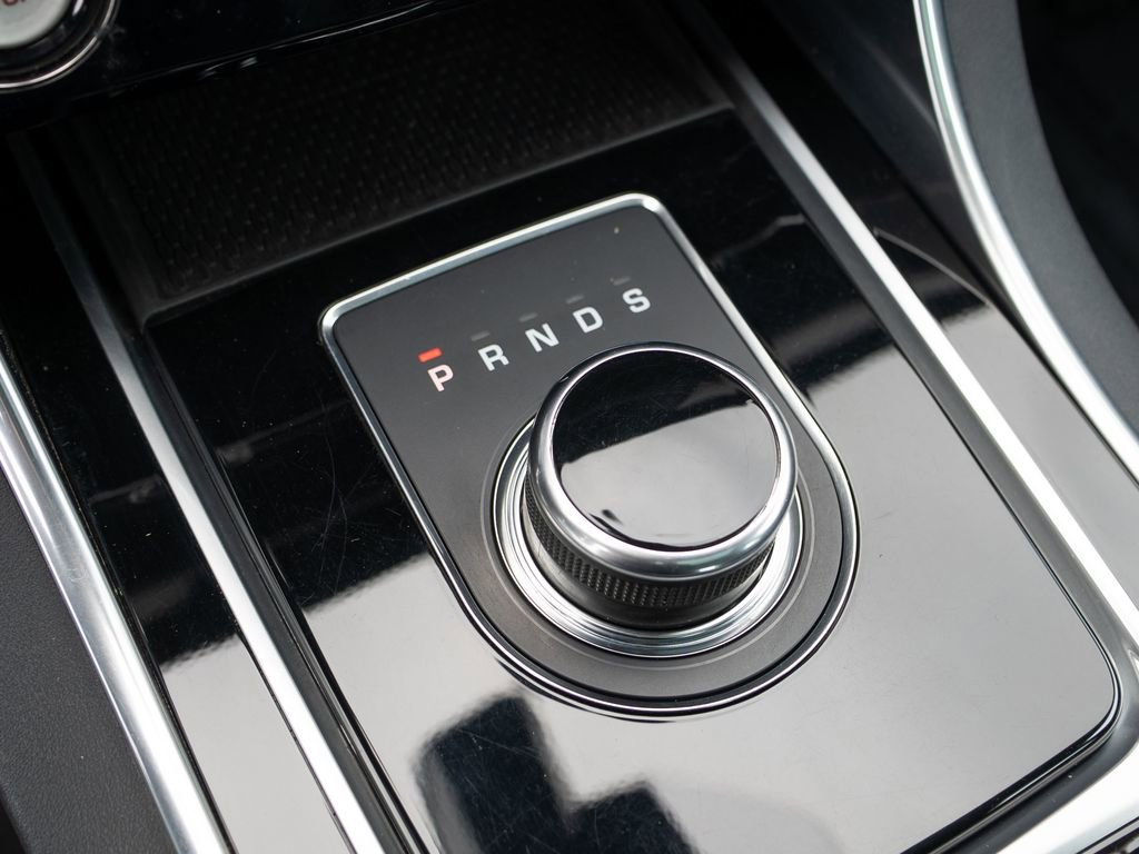 Used 2017 Jaguar XF Premium image 29