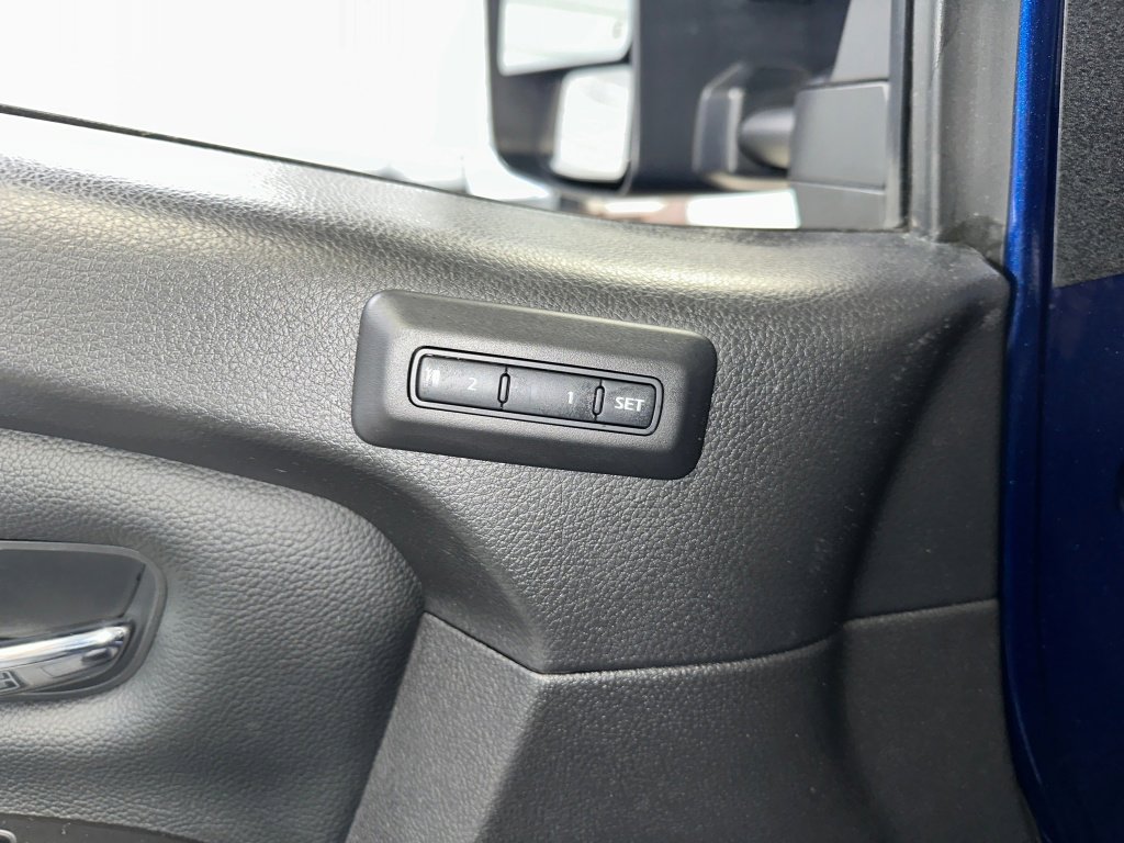 Used 2021 Nissan Titan SL w/ Moonroof Package image 6