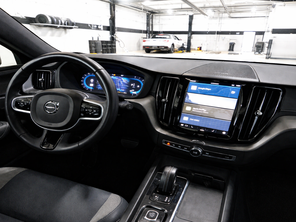 Used 2022 Volvo XC60 B5 R-Design AWD/4WD image 15
