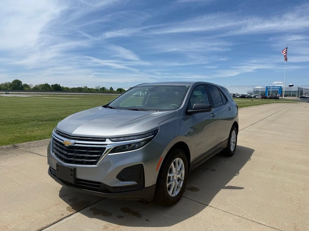 Used 2024 Chevrolet Equinox LS w/ LS Convenience Package FWD image 9