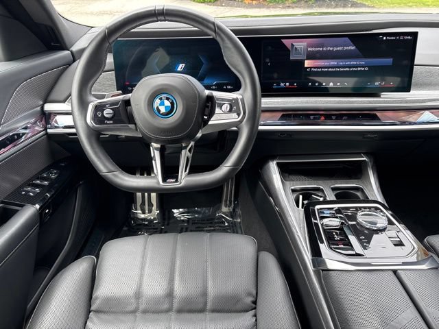 Certified 2024 BMW i7 eDrive50 w/ M Sport Package RWD image 18