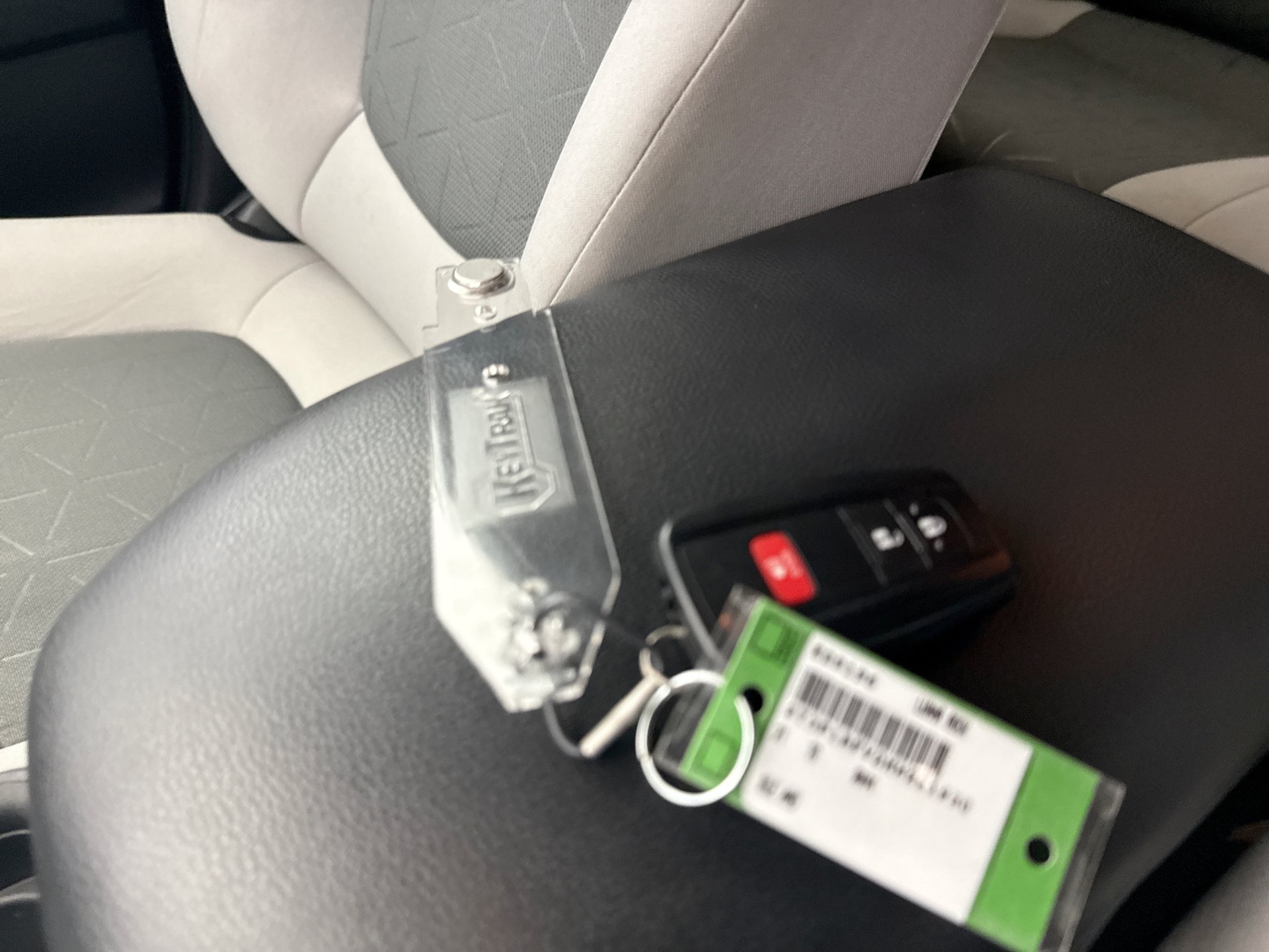 Used 2021 Toyota RAV4 XLE AWD/4WD image 25